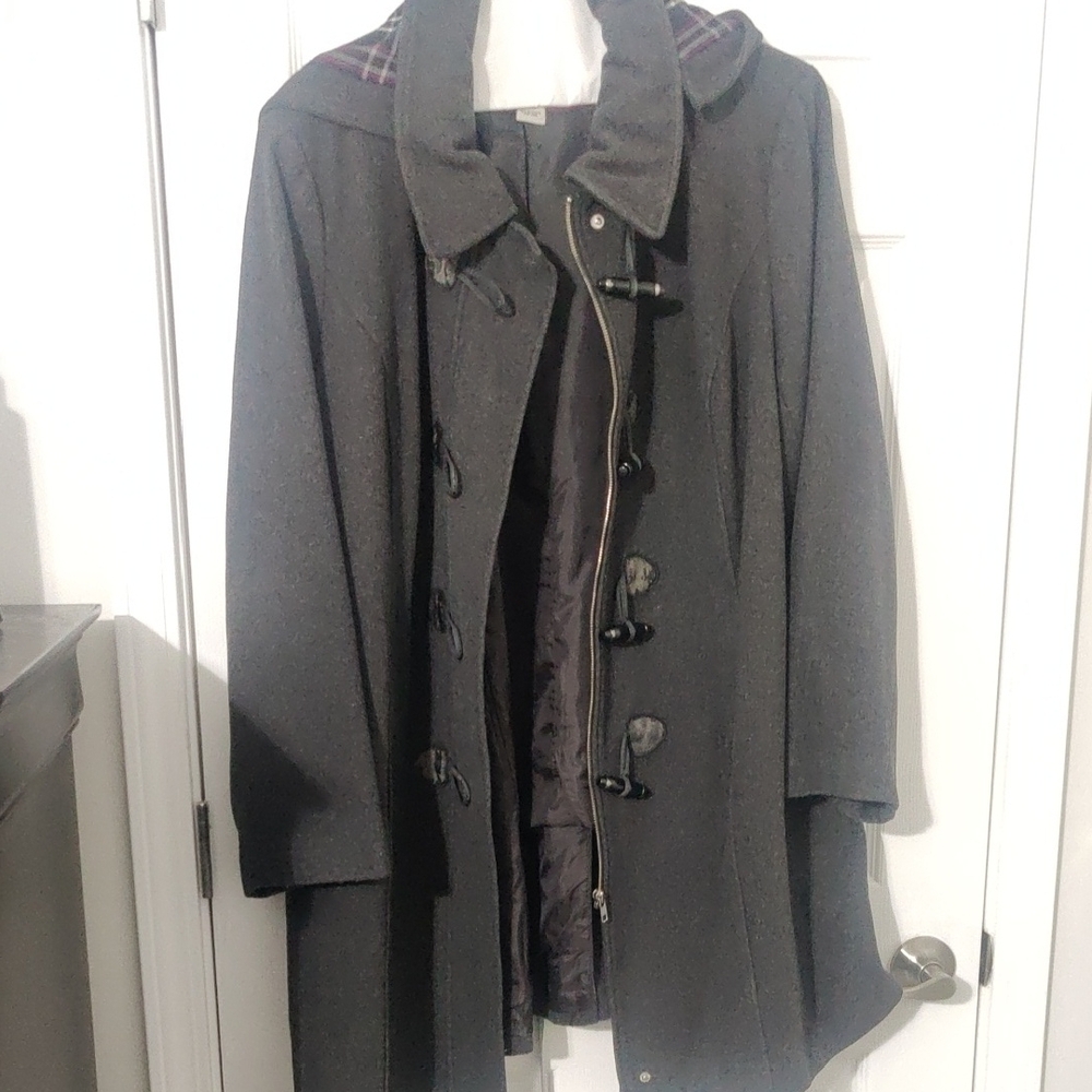 Catherines Women’s Gray Toggle Coat • Wear on Toggles